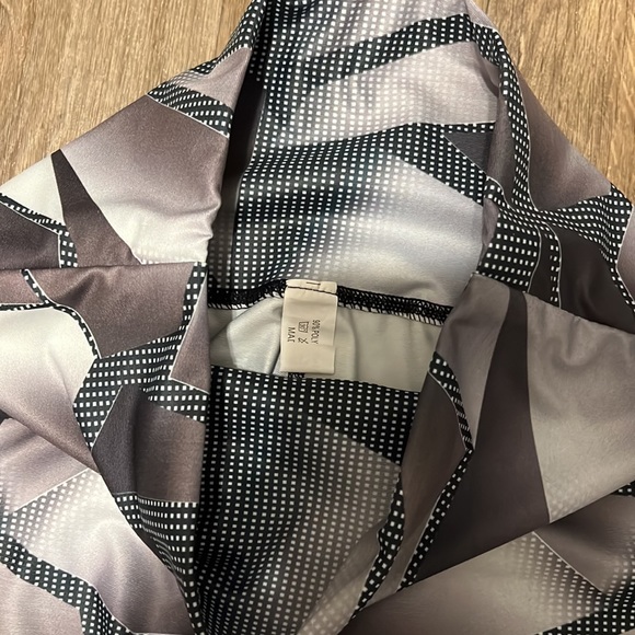 Black & White Geometric High Waist Leggings - Picture 3 of 5